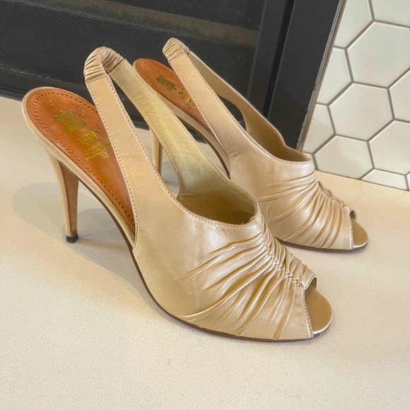 Manolo Blahnik Leather Heals Made in Italy size 37.5-38 - Picture 1 of 15